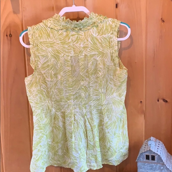 Sleeveless Blouse - Picture 4 of 4